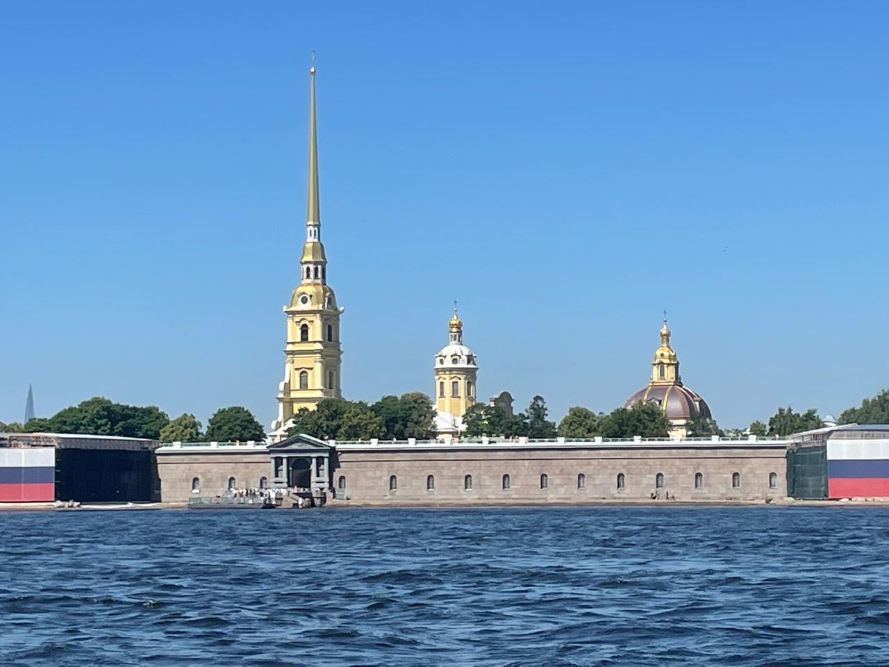 ЭКСКУРСИОННЫЙ ТУР "СОЛНЕЧНЫЕ БЛИКИ НЕВЫ"